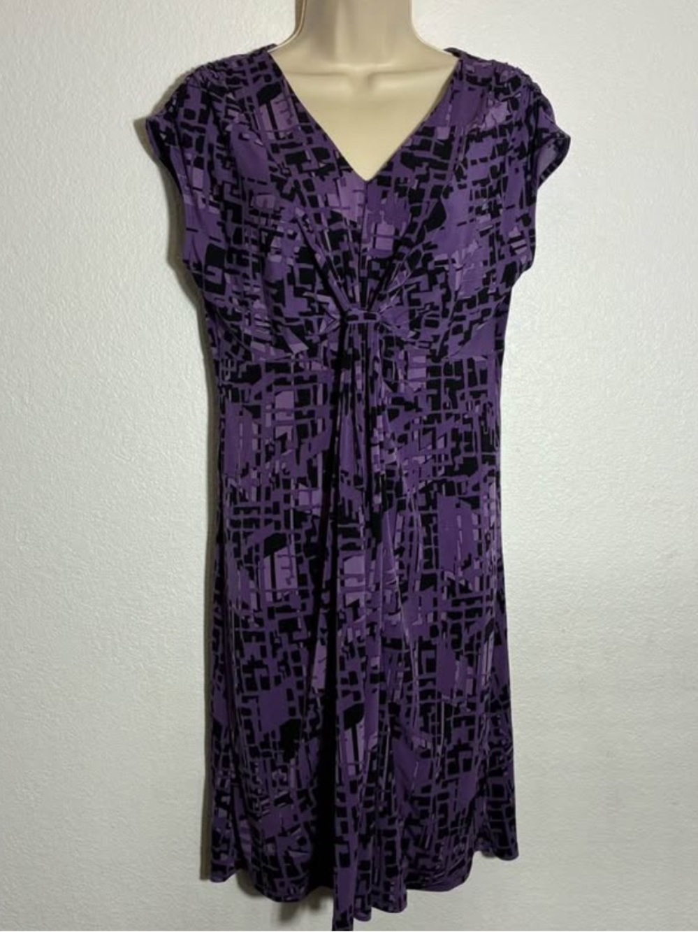 APT. 9 Purple Printed V-Neck Pull-Front Women's Dress Size Medium
